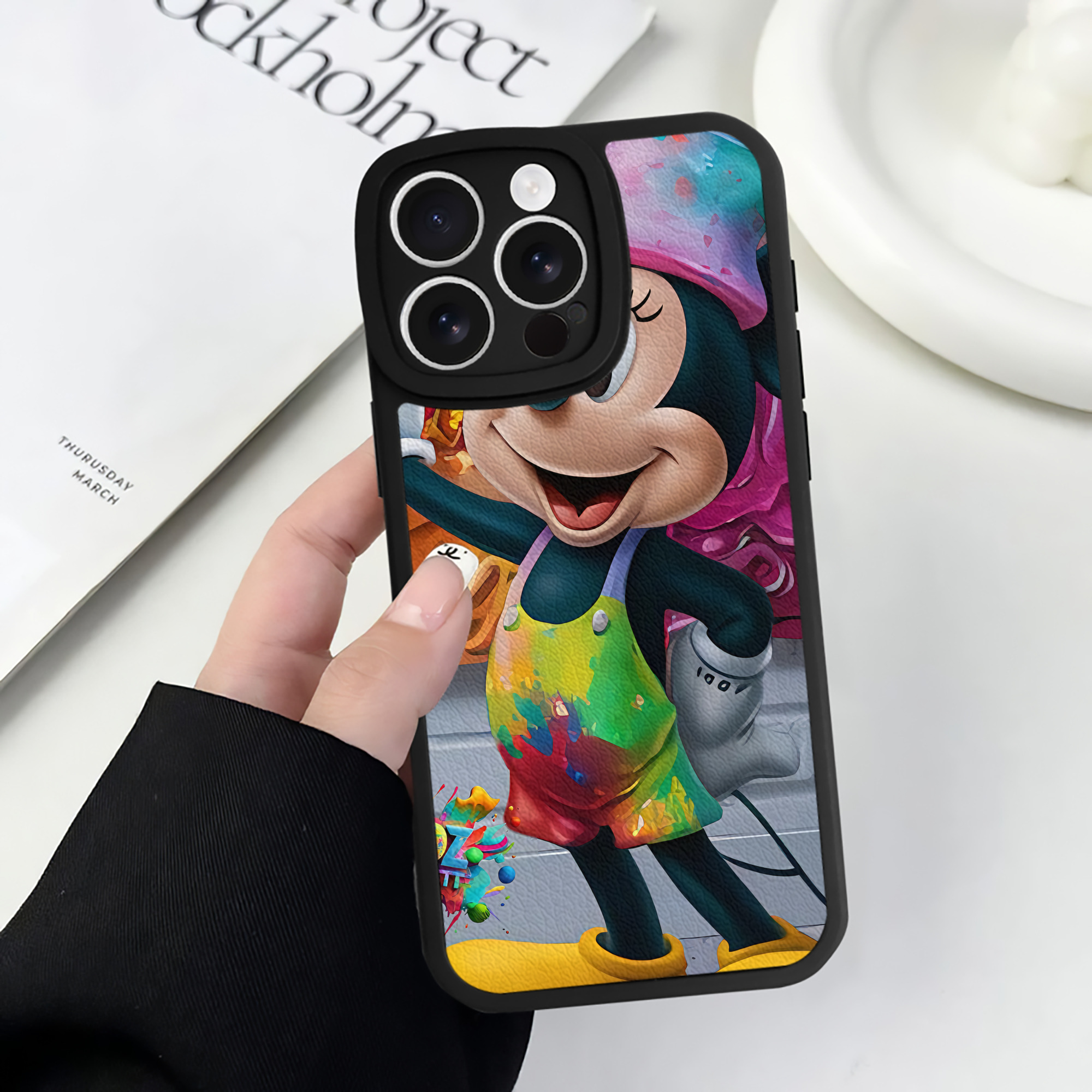 （画像用） ミッキーマウス Mickey Mouse 【iPhone 16シリーズ対応】シリコンスマホケース（レザー調） 材質：シリコン